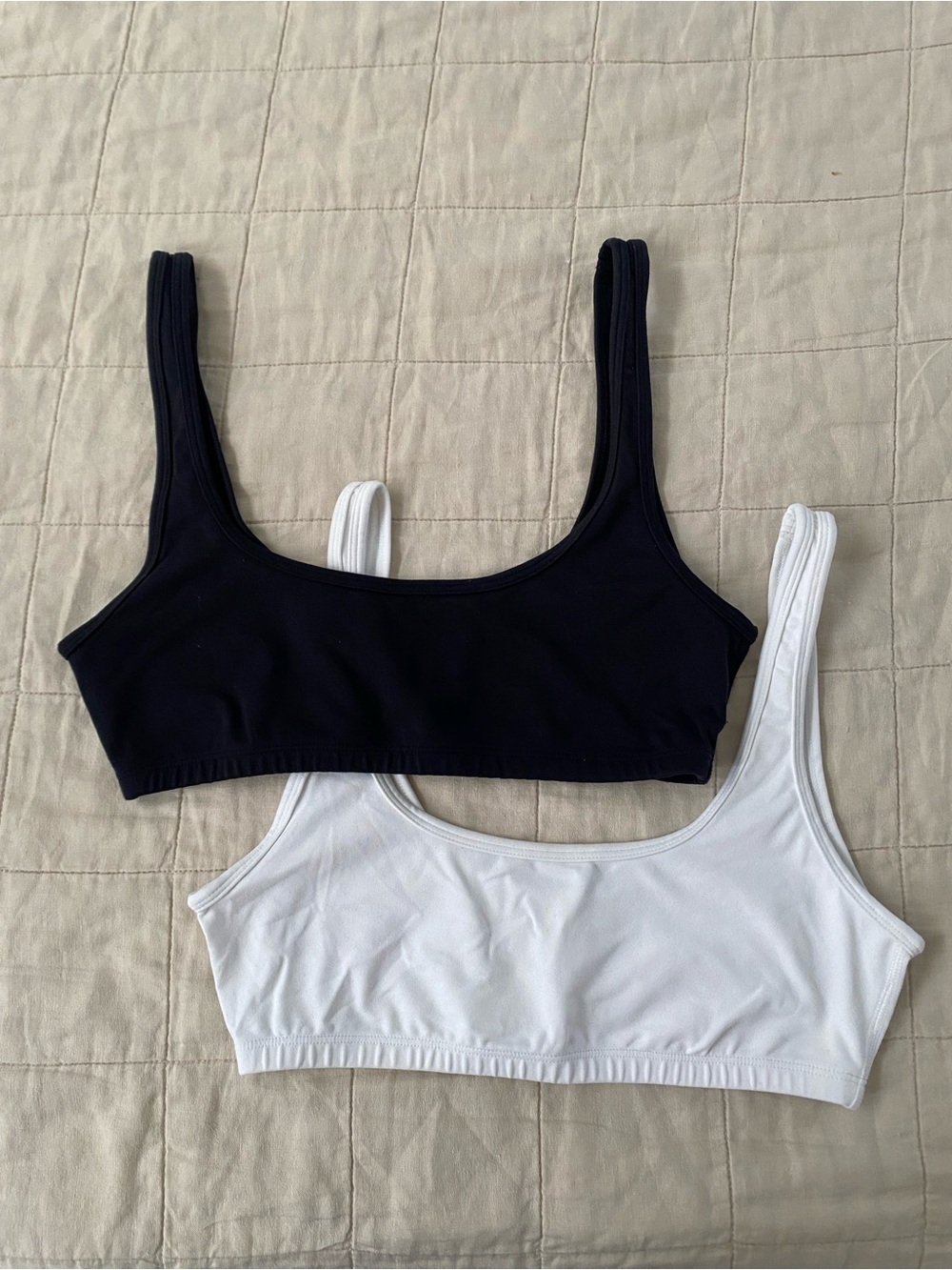 Aritzia TNA Life Scoop neck bra tops
